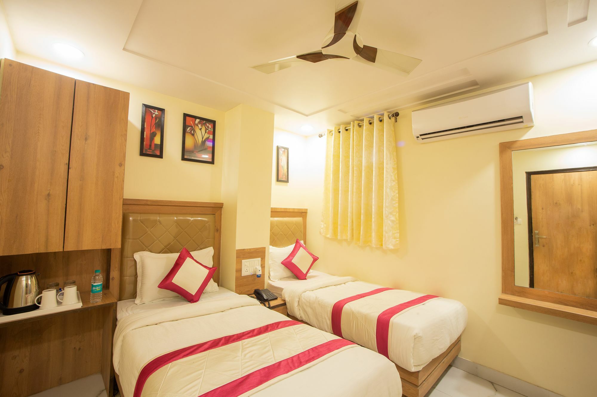 Hotel Sarthak Palace - By Pooja Hospitality New Delhi Exteriör bild