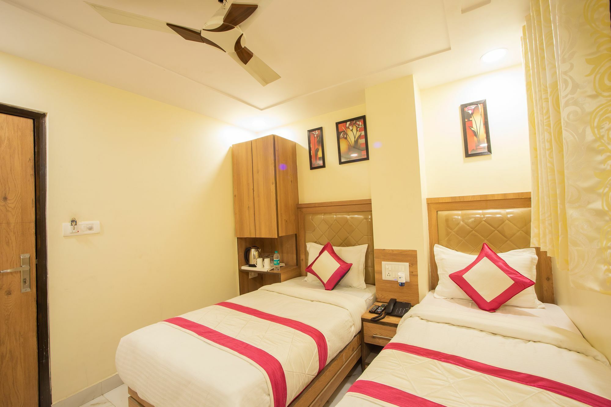 Hotel Sarthak Palace - By Pooja Hospitality New Delhi Exteriör bild