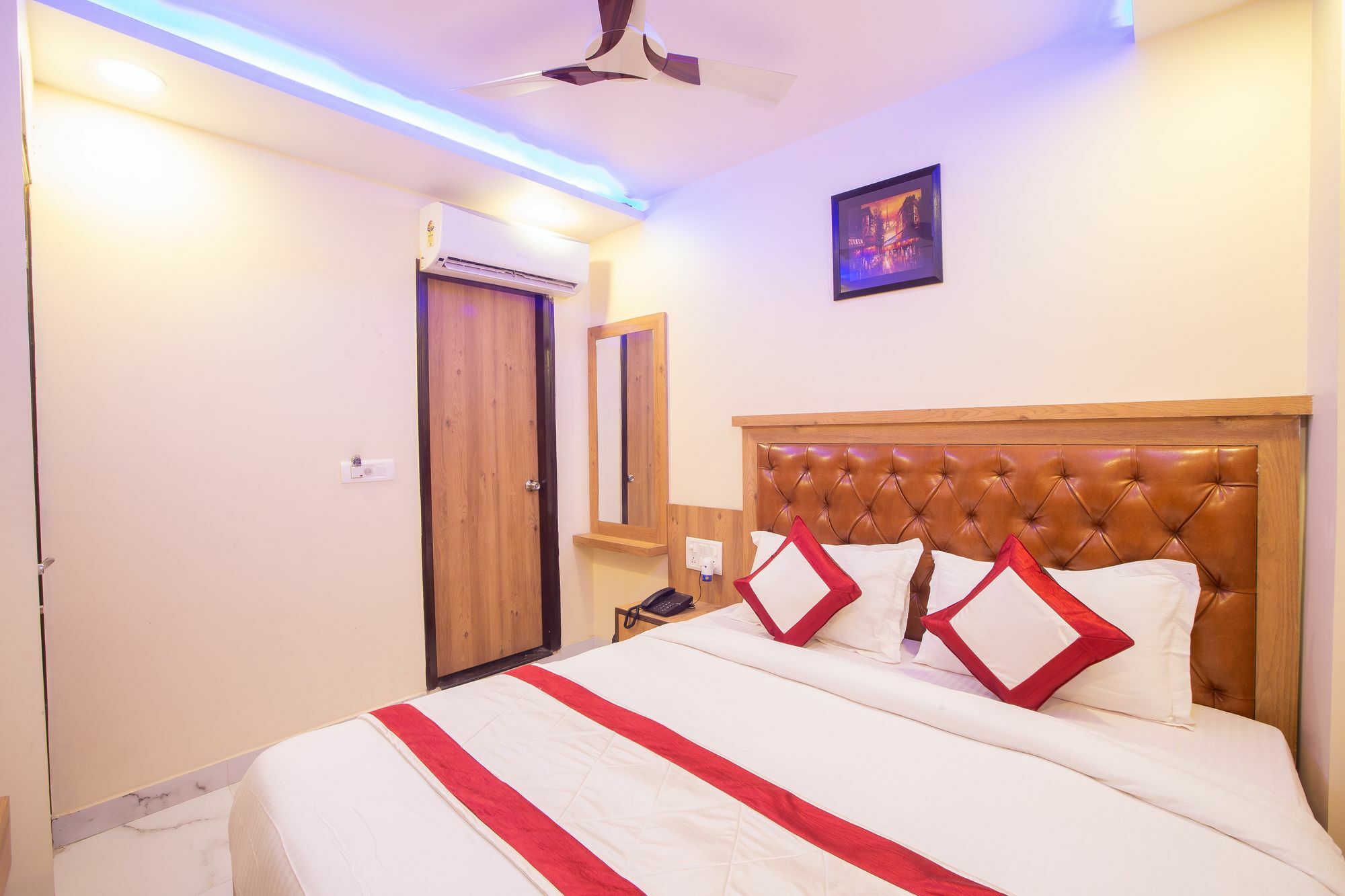 Hotel Sarthak Palace - By Pooja Hospitality New Delhi Exteriör bild